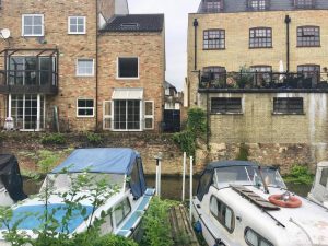Is It Better To Extend Lease or Buy Freehold?